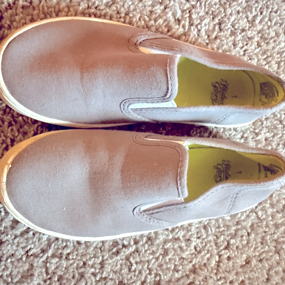 Boys gray size 1 slip on boat shoes, dress shoes